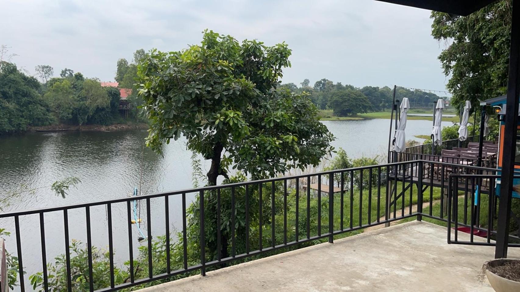 Morocco Blue Cafe By Chilong River Farm Resort Kosum Phisai ภายนอก รูปภาพ
